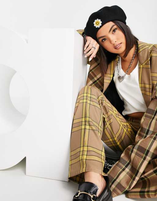 ASOS DESIGN - Basco nero in lana con ricamo di fiore, 2 di 4