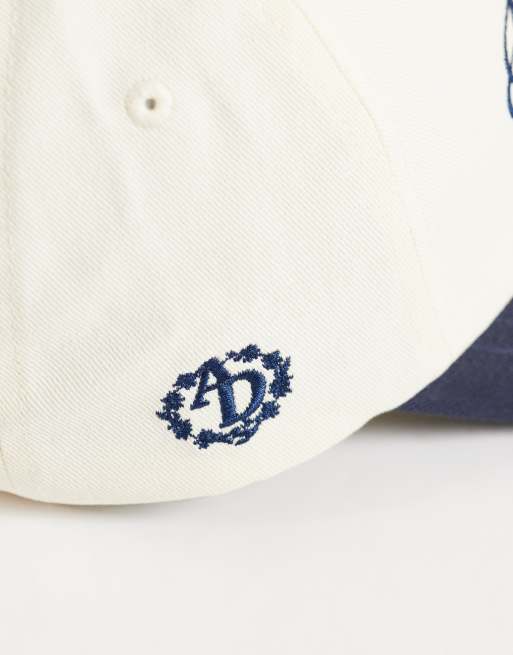 ASOS DESIGN Baseball-Cap mit Logo-Grafik in Stone und Navy, 2 von 3