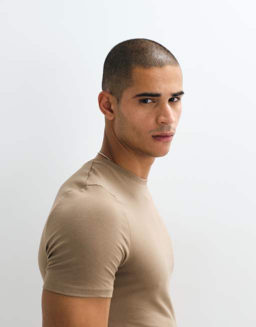ASOS DESIGN – Basic – Brązowy T-shirt o kroju podkreślającym sylwetkę, 3 z 5