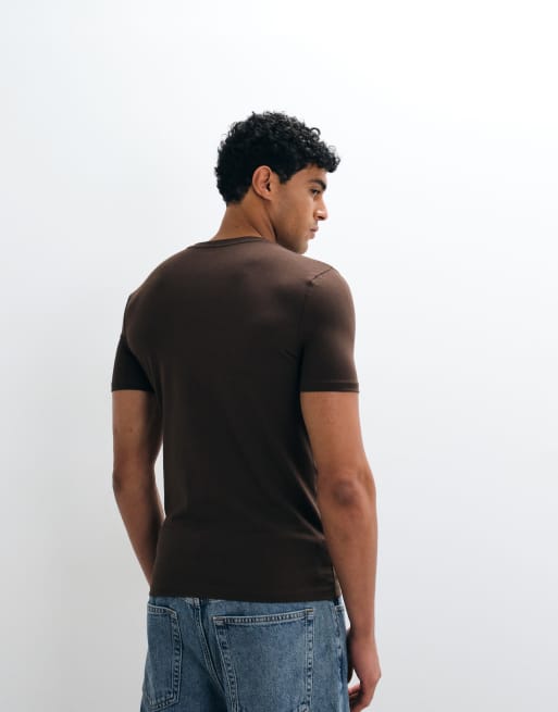 ASOS DESIGN – Basic – Brązowy T-shirt o kroju podkreślającym sylwetkę, 2 z 5