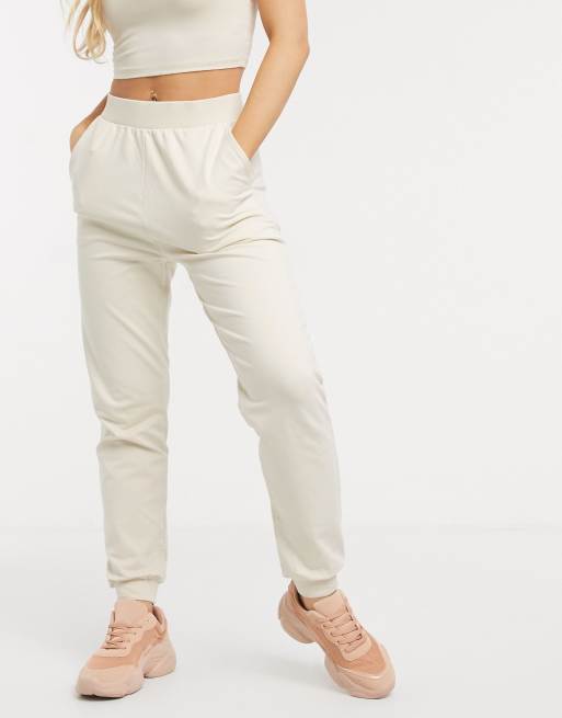 ASOS DESIGN – Beżowy krótki top na ramiączkach i bardzo obcisłe joggersy, 2 z 3