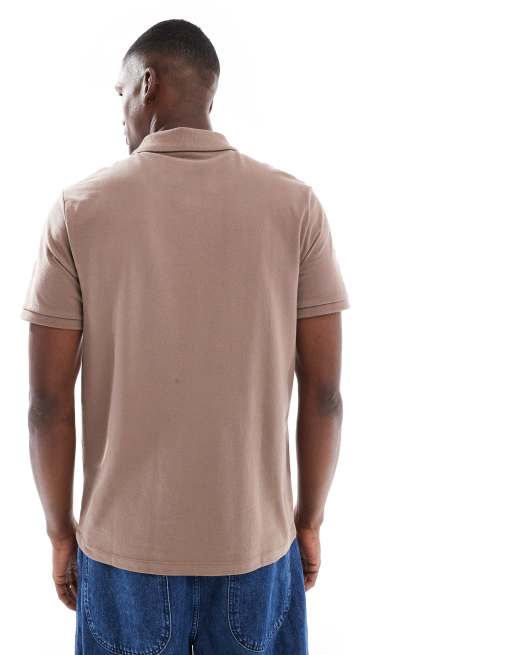ASOS DESIGN - Basic regular-fit piqué polo in bruin , 4 van 4