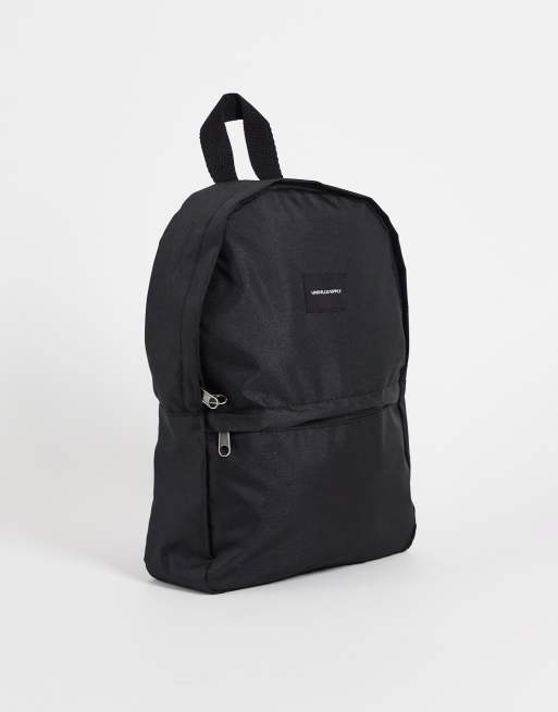 ASOS DESIGN Basic Rucksack aus Nylon in Schwarz mit ReiBverschlusstasche