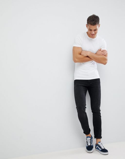 ASOS DESIGN – Basic-T-Shirt in Weiß mit körperbetontem Schnitt