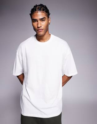 Basic-T-Shirt in Weiß mit Oversize-Schnitt Weiß S