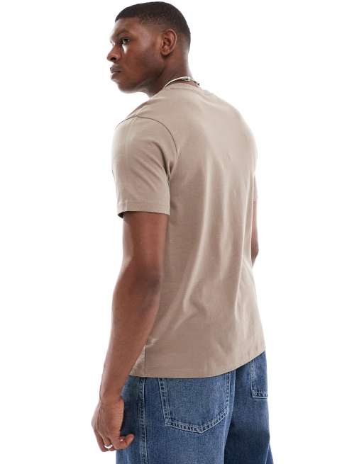ASOS DESIGN - Basisdele - Pakke med 2 T-shirts med rund hals i brun/cremehvid     , 4 af 4