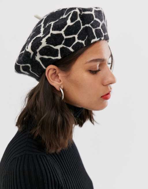 ASOS DESIGN – Baskenmütze mit Giraffendruck in Schwarzweiß | ASOS
