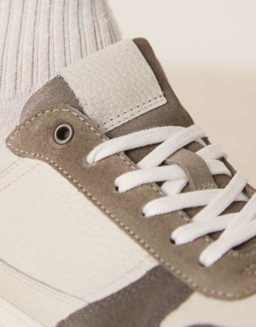 ASOS DESIGN - Baskets à empiècements en daim et cuir blanc cassé - Gris, 3 de 5