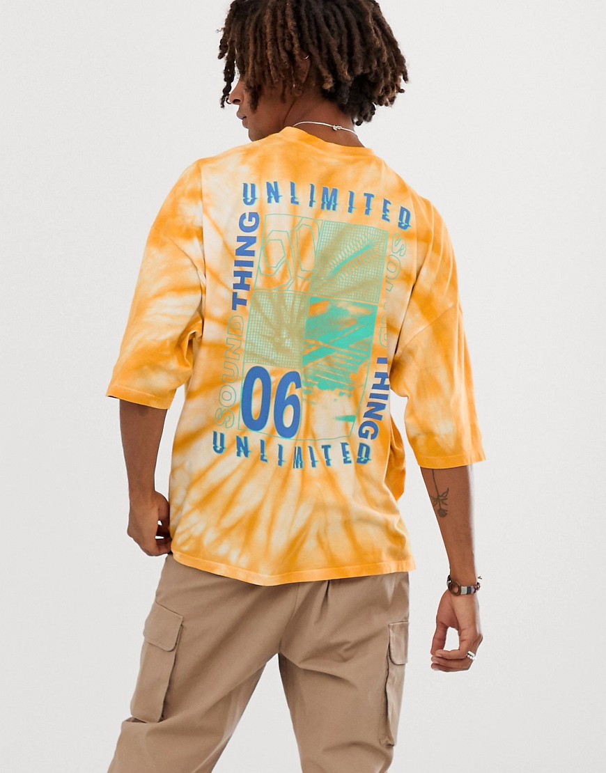ASOS DESIGN – Batikfärgad t-shirt i oversize-modell med stort tryck baktill-Orange