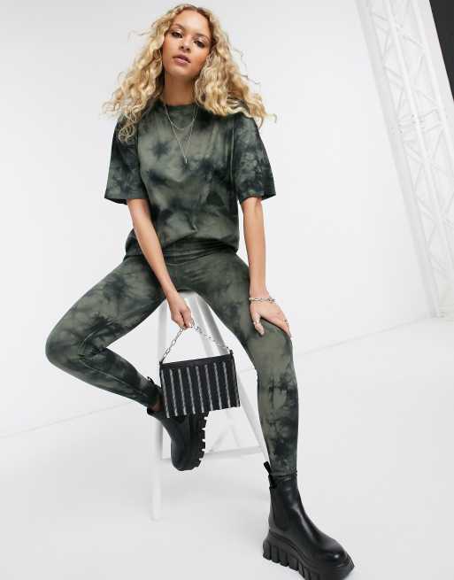  ASOS DESIGN - Sæt med leggings og t-shirt i batikprint, 2 af 3