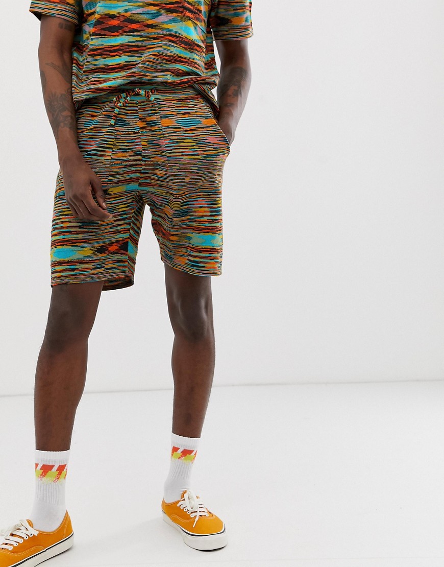 ASOS DESIGN – Batikmönstrade, stickade shorts, del av set-Flerfärgad