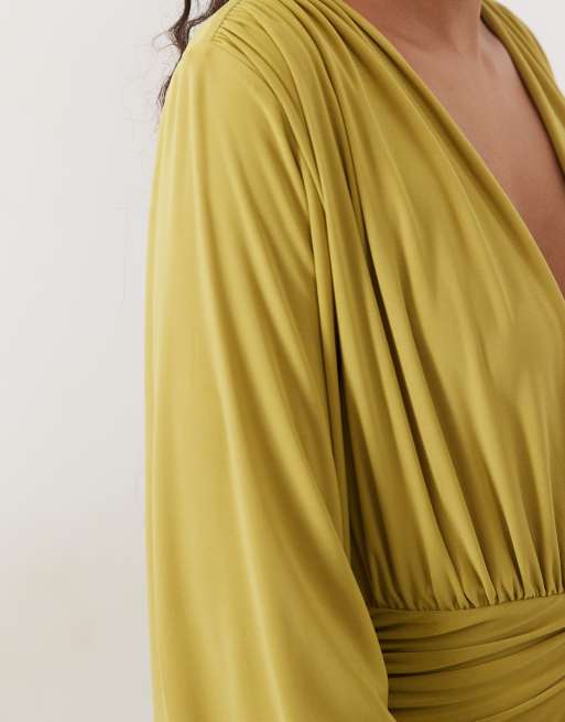 ASOS DESIGN batwing slinky maxi jurk met diepe halslijn in olijfgroen, 3 van 4