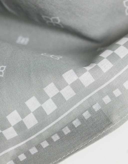 ASOS DESIGN – Baumwoll-Bandana in Salbeigrün mit Paisley- und Schachbrettmuster, 2 von 4