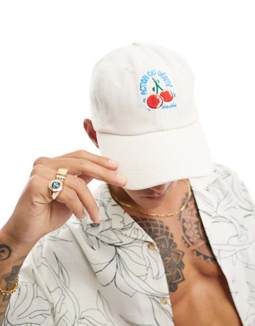 ASOS DESIGN – Bawełniana baseballowa czapka z daszkiem w kolorze ecru z haftowanym wzorem wisienek