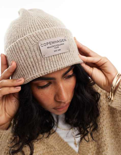 ASOS DESIGN - Beanie met Copenhagen-label in biscuitkleur - view 1