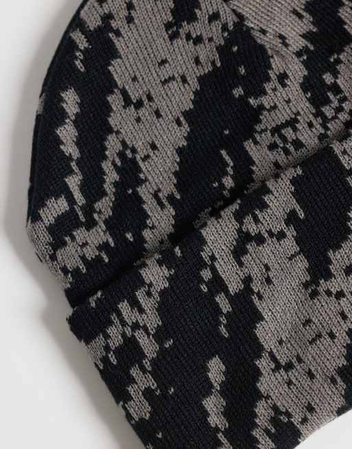 ASOS DESIGN beanie met gepixeld motief in zwart, 2 van 3