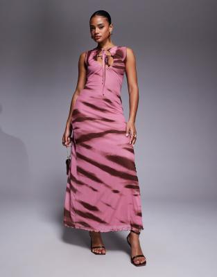 ASOS DESIGN - Bedrucktes Netzstoff-Maxikleid in Rosa und Braun mit Animal-Print, Kräuselsaum und Schlüssellochausschnitt...