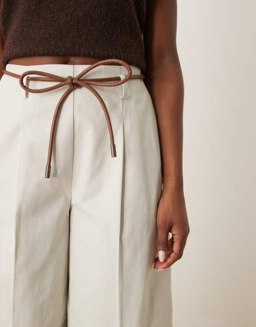 ASOS DESIGN – Beiga, figursydda byxor med stora barrelben och veckade detaljer, 5 av 5