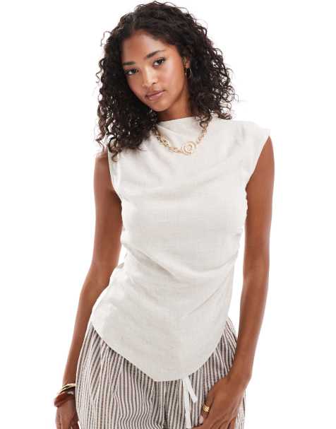 ASOS DESIGN – Beige, asymmetrisk fintopp i linne med drapering och hög krage - view 1
