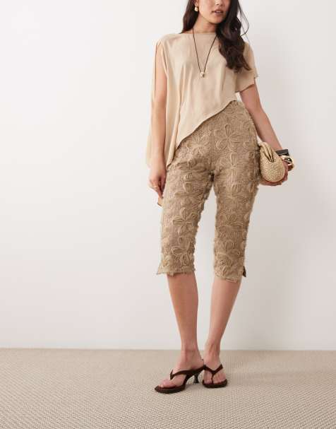 ASOS DESIGN – Beige, blommiga, texturerade byxor med 3/4-längd - view 1