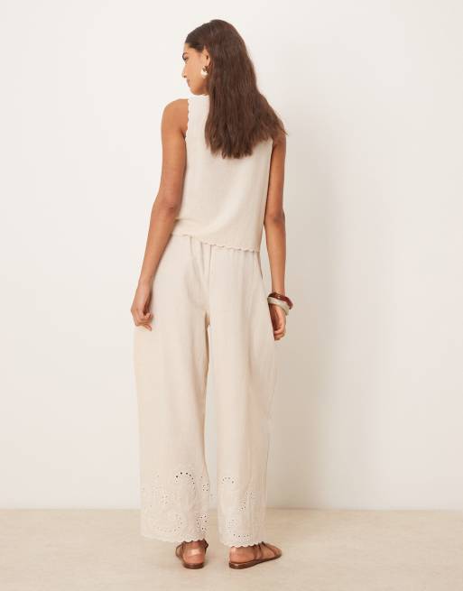 ASOS DESIGN – Beige, broderade byxor i linnemix med uddkant och vida ben, del av set , 4 av 5