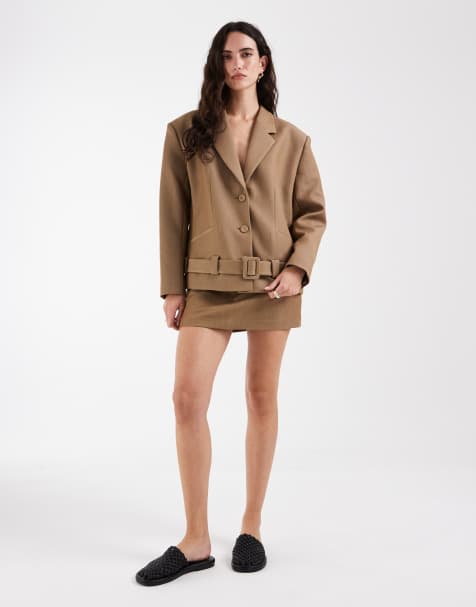 ASOS DESIGN – Beige, figursytt set i extra oversize med minikjol och kavaj med skärp - view 1