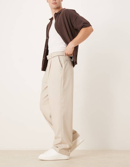 ASOS DESIGN – Beige finbyxor med vida ben, bälte och veck framtill, 3 av 5