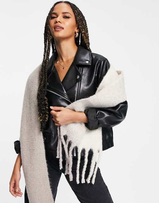 ASOS DESIGN - Beige fluffy tørklæde med kvaster i to nuancer , 2 af 4