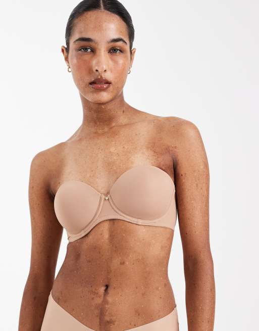 ASOS DESIGN – Beige, formgjuten, axelbandslös BH med hänge och präglade axelband som kan bäras på olika sätt