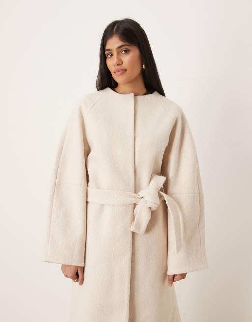 ASOS DESIGN – Beige, lång, formell kappa i bouclé utan krage, 2 av 4