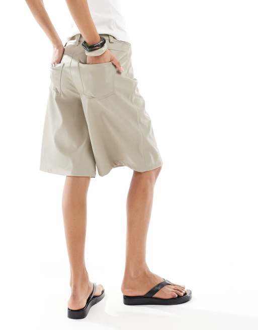 ASOS DESIGN – Beige, långa shorts i läderimitation, 4 av 5