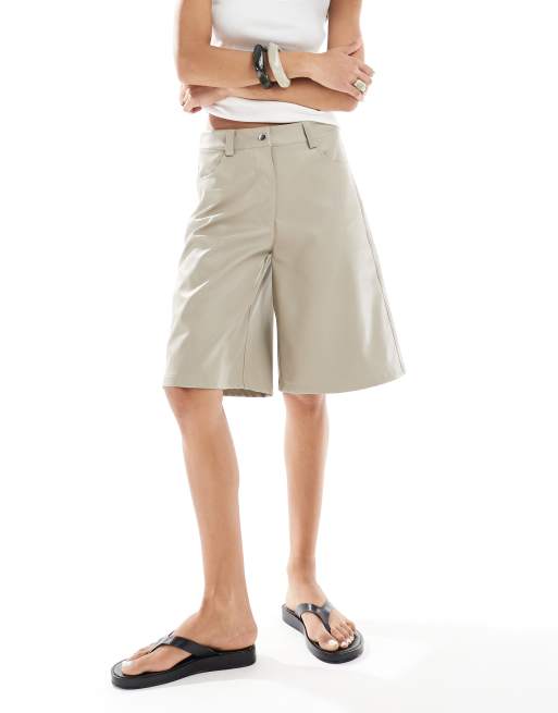 ASOS DESIGN - Beige longline-shorts i imiteret læder, 2 af 5