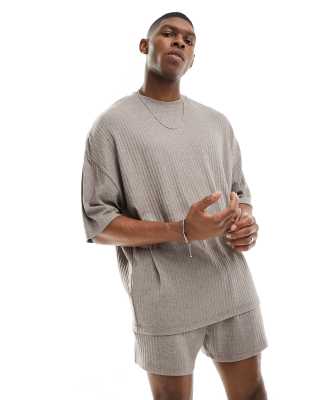 ASOS DESIGN - Beige loungewear-sæt med T-shirt og shorts i tekstureret ribstrik - view 1