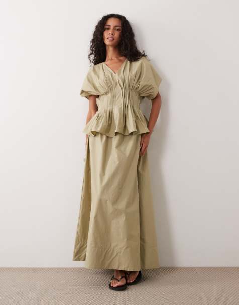 ASOS DESIGN – Beige maxiklänning i peplum-modell med v-ringning och indragen midja - view 1