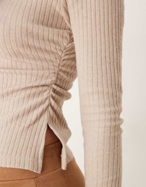ASOS DESIGN – Beige, mjuk och ribbad topp med rynkade sidor och hög ringning, 2 av 4