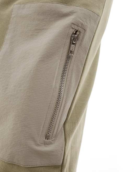 ASOS DESIGN – Beige mjukisbyxor med avsmalnande ben och nylonfickor, 2 av 5