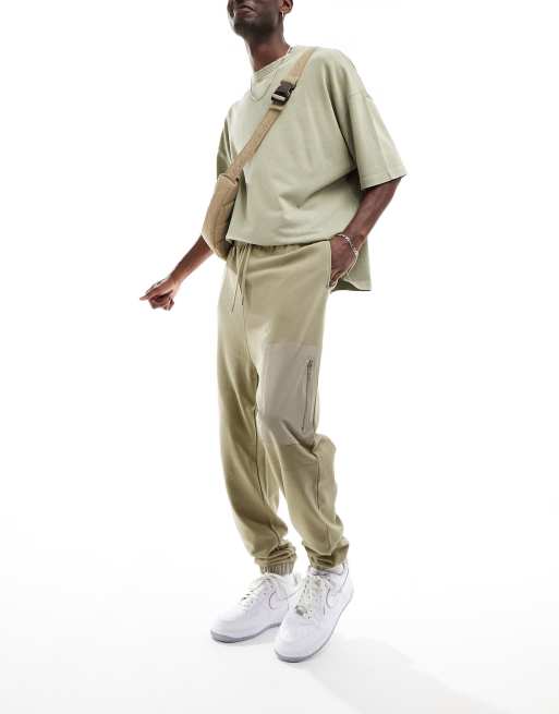 ASOS DESIGN – Beige mjukisbyxor med avsmalnande ben och nylonfickor, 5 av 5