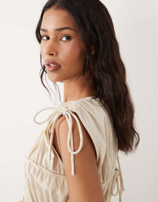ASOS DESIGN – Beige playsuit i två lager med knytdetalj, 3 av 4
