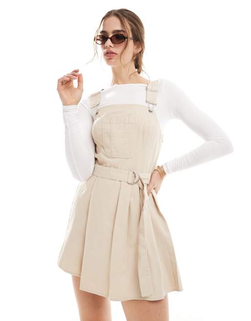 ASOS DESIGN – Beige playsuit med hängslen, breda veck och omlottskort
