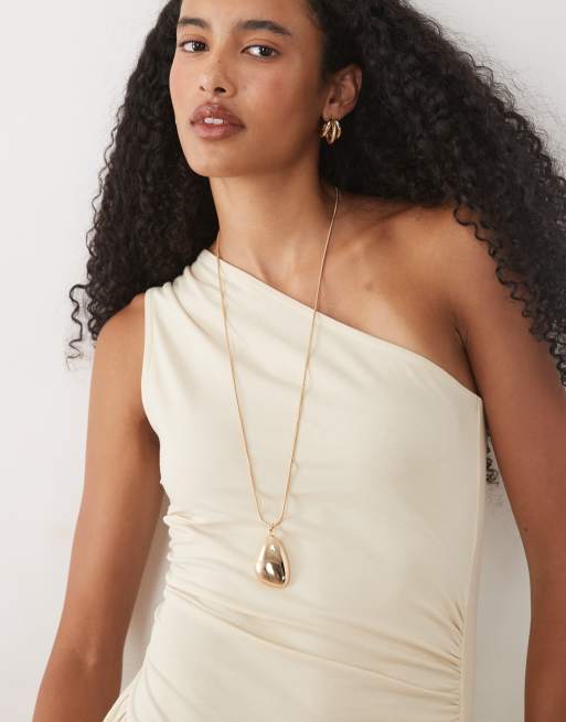 ASOS DESIGN - Beige rynket maxikjole med sænket talje og oneshoulder-design, 4 af 4