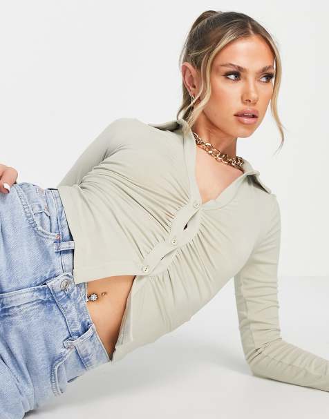 ASOS DESIGN – Beige, silkig skjorta med rynkning och djup urringning - view 1