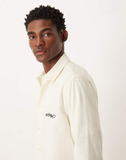 ASOS DESIGN – Beige skjorta i regular fit med broderi på bröstet, 4 av 5