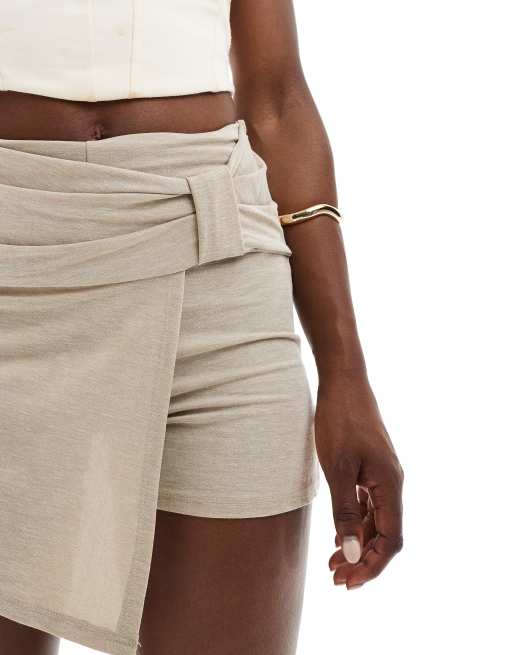 ASOS DESIGN – Beige skort i linnestil med snurrad knut framtill, 5 av 5