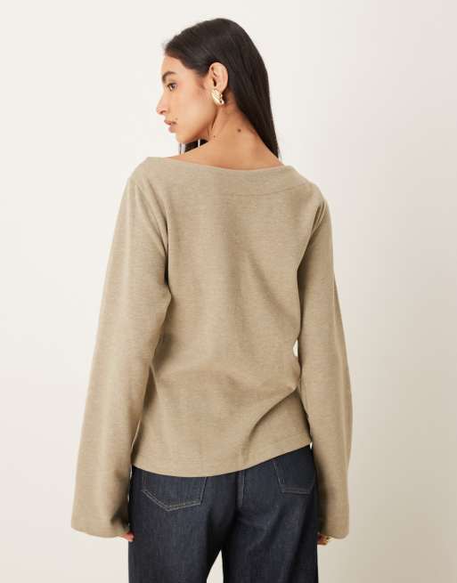 ASOS DESIGN - Beige superblød langærmet offshoulder-top med knudedetalje, 4 af 4
