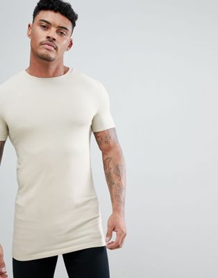 ASOS DESIGN – Beige t-shirt i longline-modell med muscle fit-passform och rund halsringning