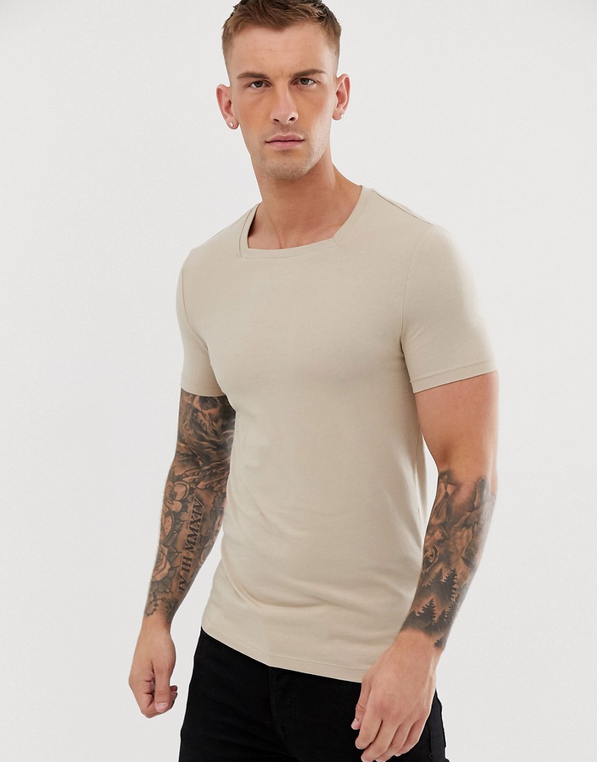 ASOS DESIGN – Beige t-shirt med fyrkantig halsringning i ekologiskt material och muscle fit