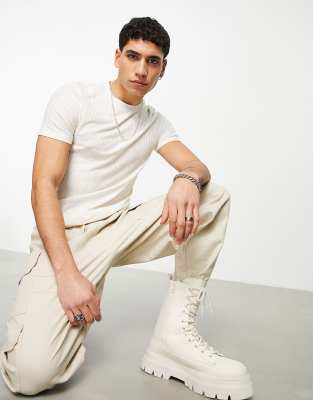 ASOS DESIGN – Beige t-shirt med olika ribb