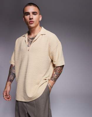 ASOS DESIGN - Beige, tekstureret og oversized polo med reverskrave - view 1
