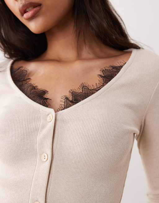 ASOS DESIGN – Beige topp med långa ärmar, v-ringning och svart spetskant, 3 av 4