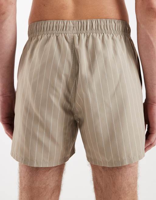 ASOS DESIGN – Beigerandiga, korta badshorts med märke, 5 av 5